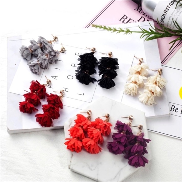 Flower Petal Layered Tassel Earrings - Picture 8 of 8